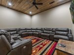 Stone Creek Lodge: Lower-Level Entertainment Room